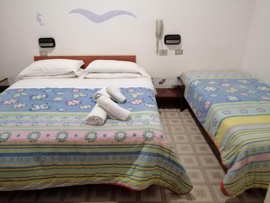 Hotel Criss Rimini Kültér fotó