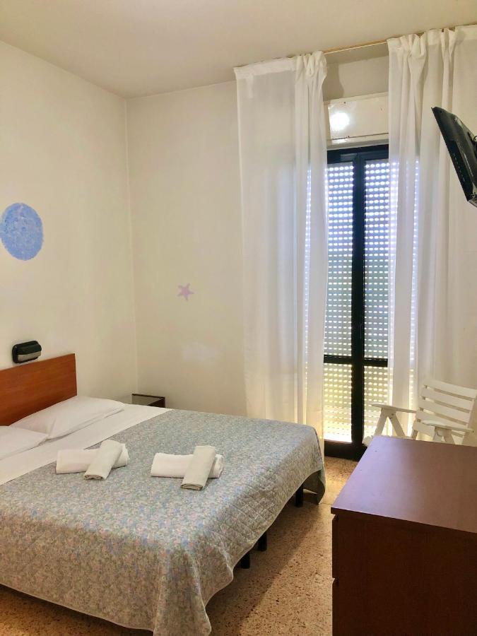 Hotel Criss Rimini Kültér fotó