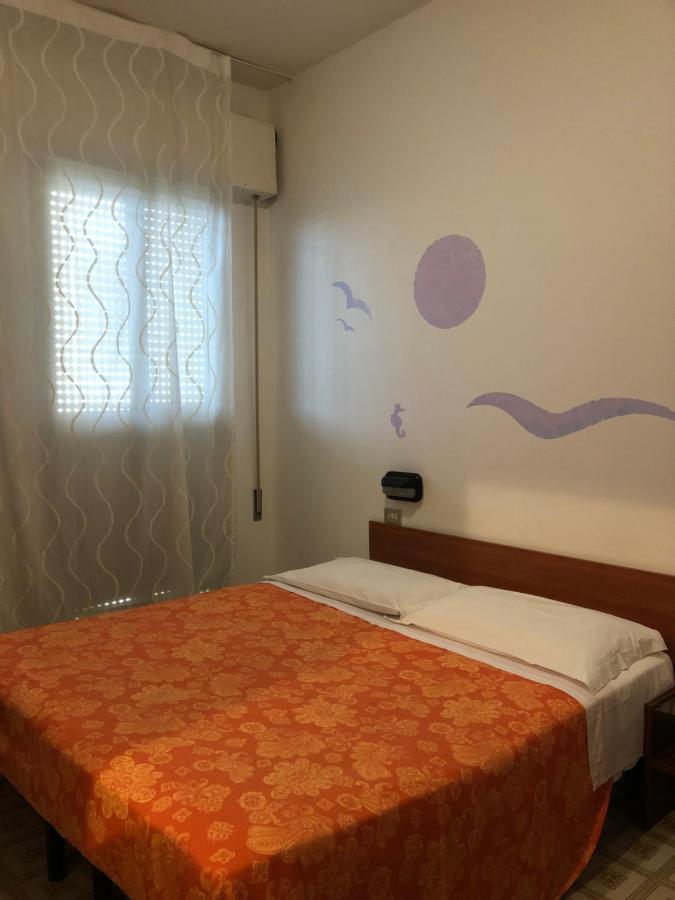Hotel Criss Rimini Kültér fotó
