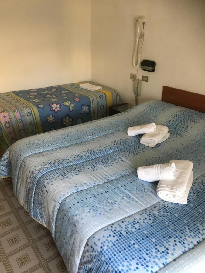 Hotel Criss Rimini Kültér fotó