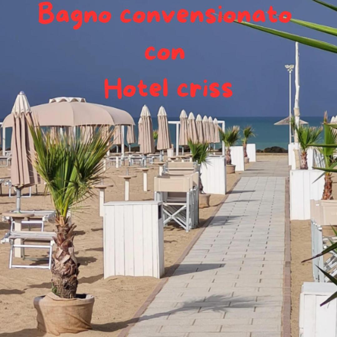 Hotel Criss Rimini Kültér fotó